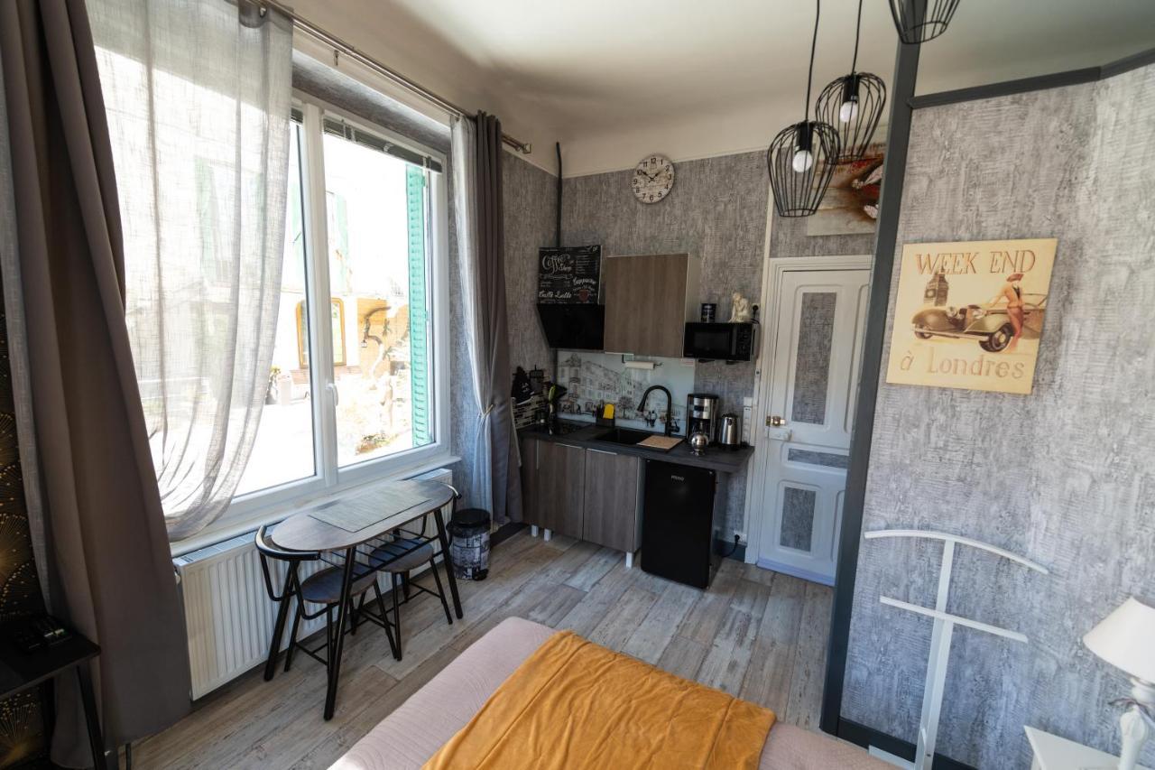 Studio Malou, Cuisine, Salle D'Eau, Terrasse Amenagee Olliergues Экстерьер фото