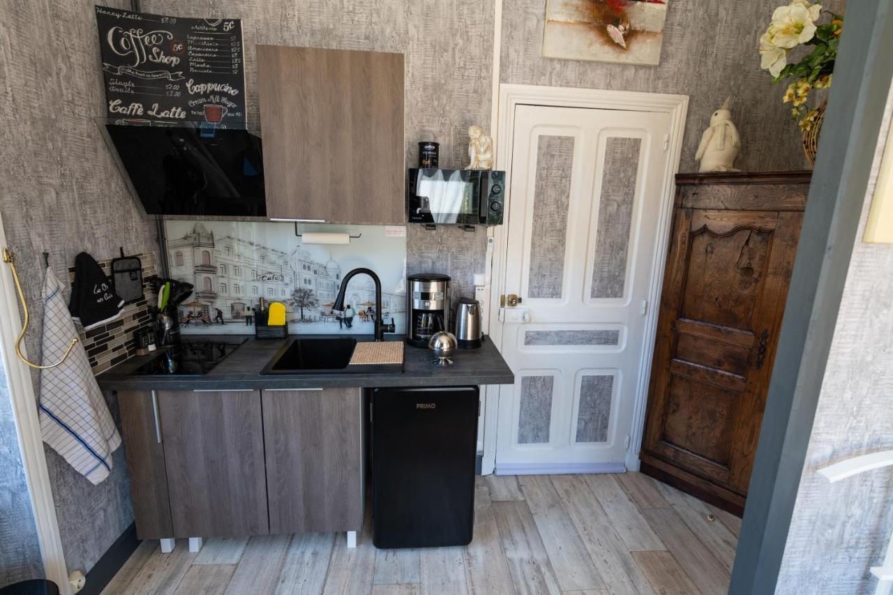 Studio Malou, Cuisine, Salle D'Eau, Terrasse Amenagee Olliergues Экстерьер фото