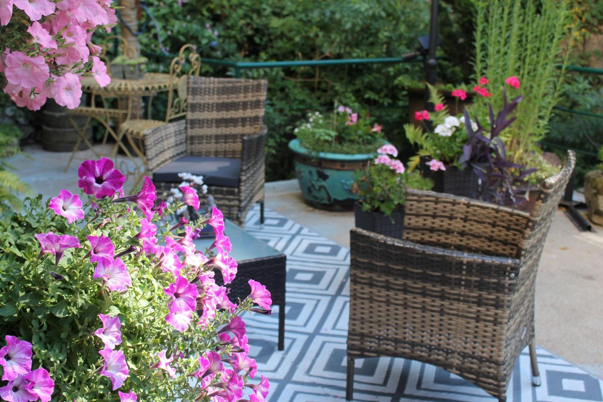 Studio Malou, Cuisine, Salle D'Eau, Terrasse Amenagee Olliergues Экстерьер фото