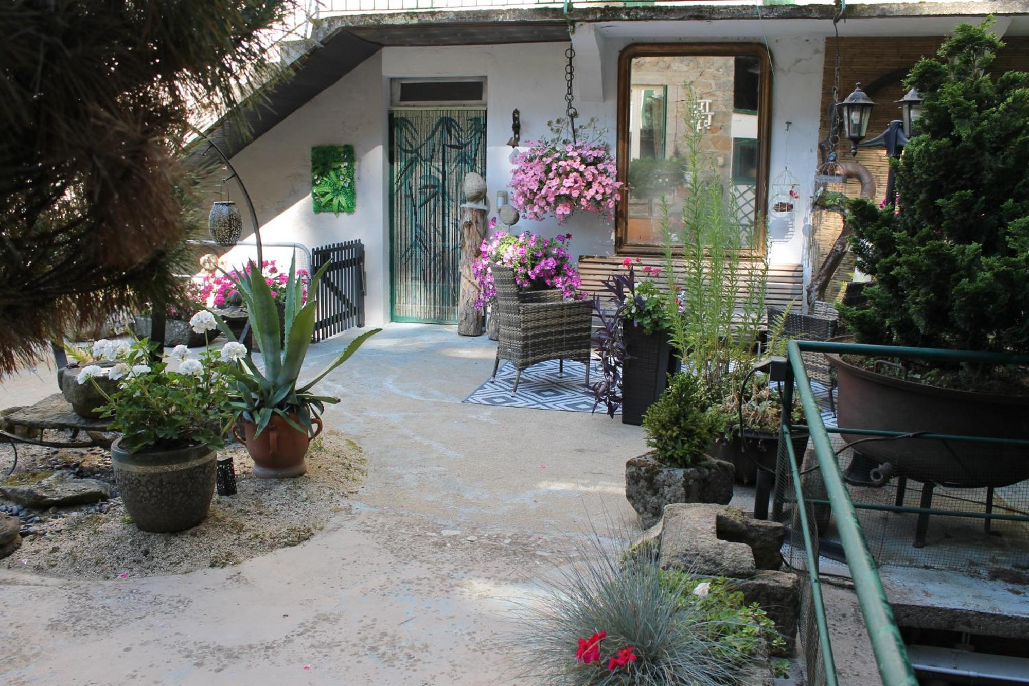 Studio Malou, Cuisine, Salle D'Eau, Terrasse Amenagee Olliergues Экстерьер фото