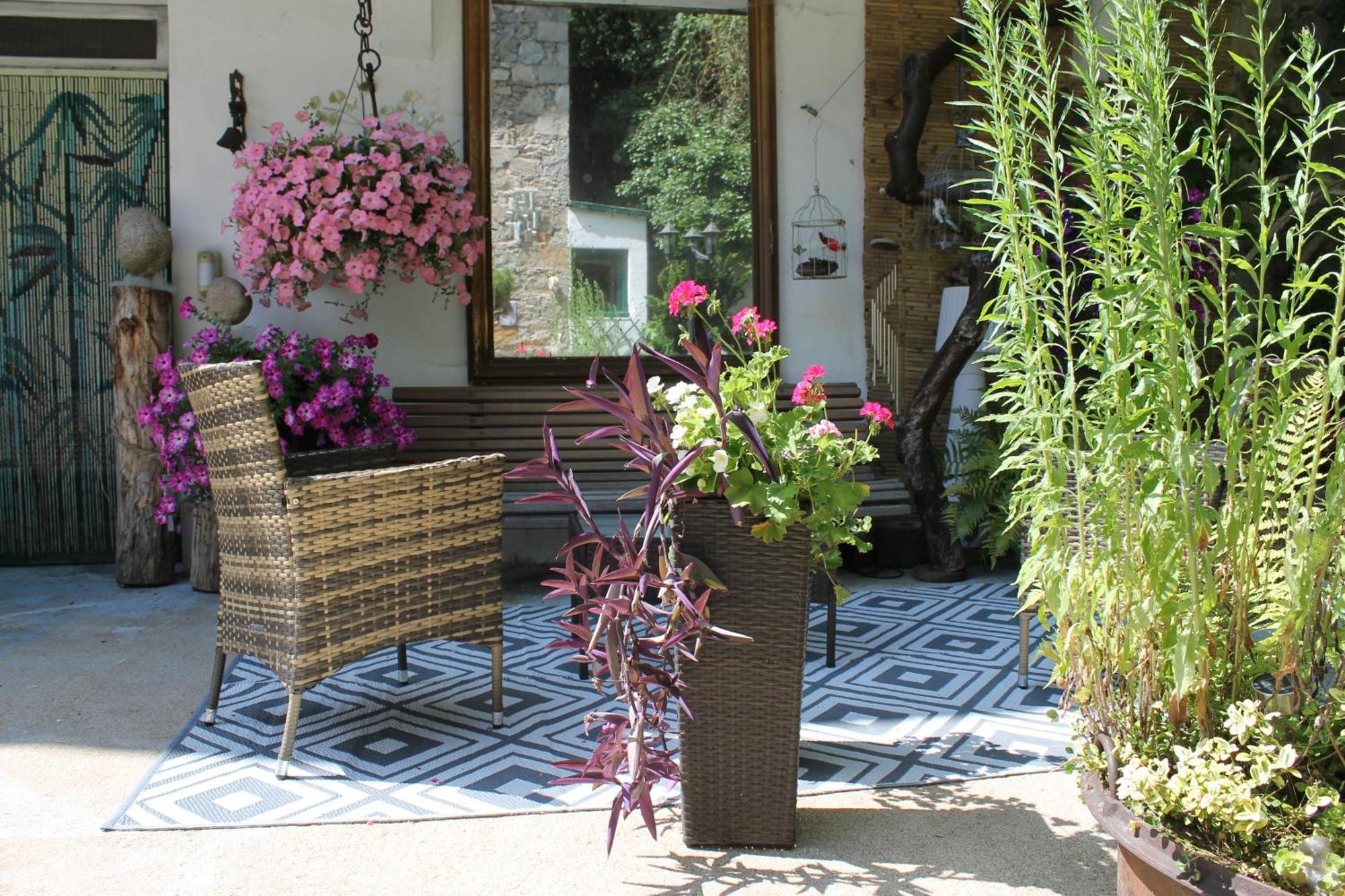 Studio Malou, Cuisine, Salle D'Eau, Terrasse Amenagee Olliergues Экстерьер фото