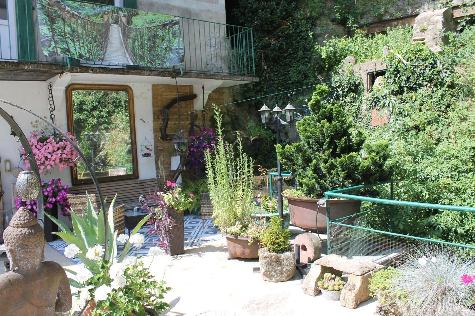 Studio Malou, Cuisine, Salle D'Eau, Terrasse Amenagee Olliergues Экстерьер фото
