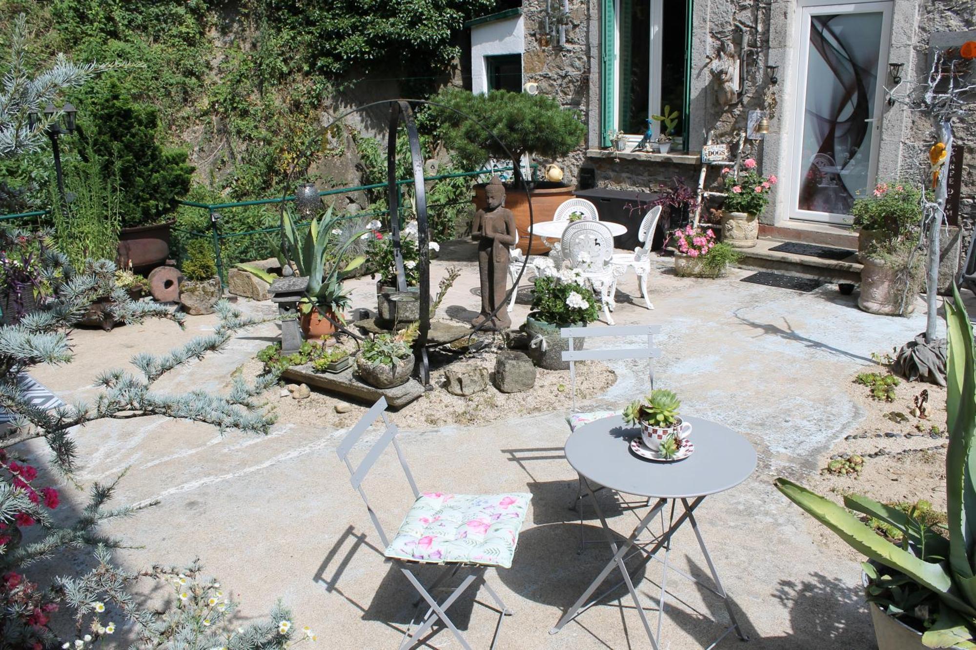 Studio Malou, Cuisine, Salle D'Eau, Terrasse Amenagee Olliergues Экстерьер фото